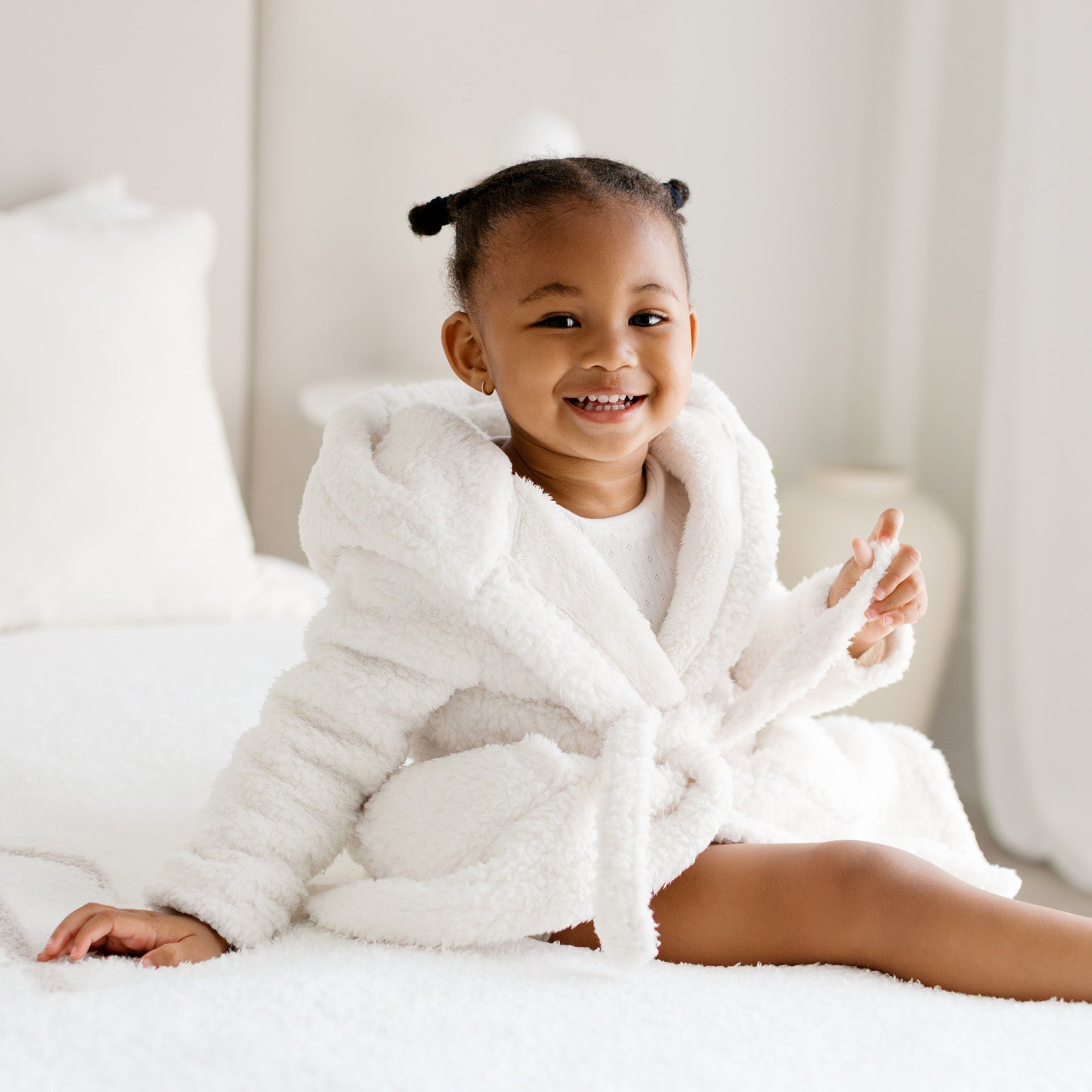 The Kids Chasa Robe