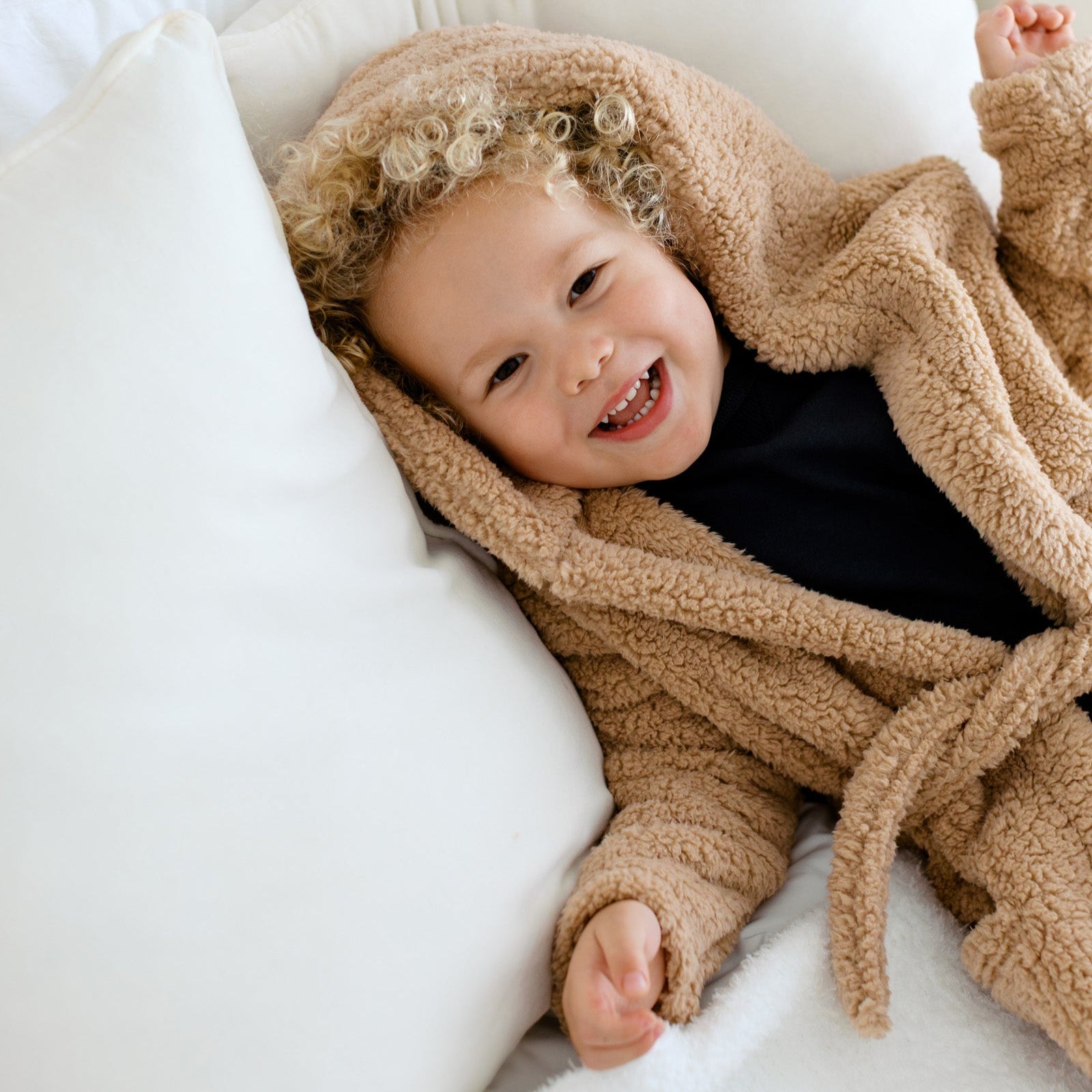 The Kids Chasa Robe
